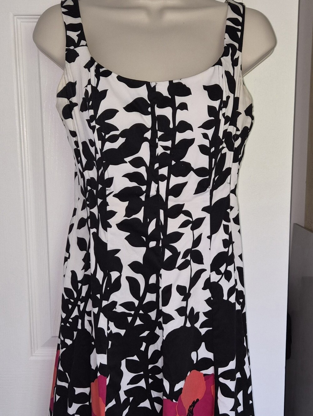 Black & White Floral Sundress with Pink Accents Size 4, Zipper Back